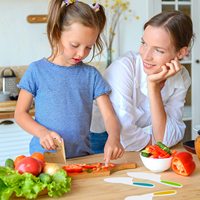 Ensemble de couteaux en bois pour enfants, couteaux de cuisine pour enfants, 11 pièces avec planche à découper, accessoires de cuisine, ustensiles de cuisson, kits de cuisine pour enfants