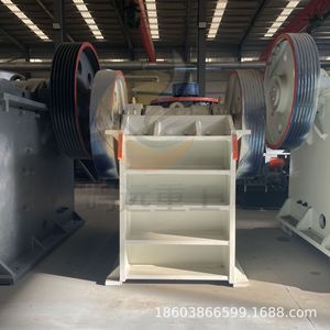 Trituradora de mandíbulas con capacidad de 15t/h para procesamiento de minerales, color blanco, motor AC - Product Image 4