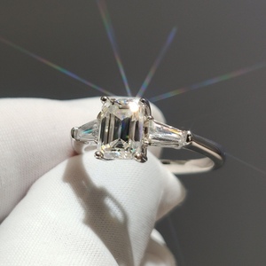 Nouvelle Arrivée Argent 925 <span class=keywords><strong>D</strong></span>'<span class=keywords><strong>origine</strong></span> 1 Carat Diamant <span class=keywords><strong>Test</strong></span> Passées Excellente Coupe 1 ct Mousseux <span class=keywords><strong>D</strong></span> Couleur Émeraude Moissanite Anneau - Product Image 4