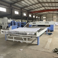 Ligne de production automatique de rembourrage et de garnissage pour couettes et édredons en fibres de polyester, avec machine à garnir les noyaux et les couvertures