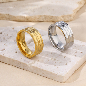 Anillo de acero inoxidable de joyería de moda de patrón golpeado para hombre de 8mm de alta calidad - Product Image 5