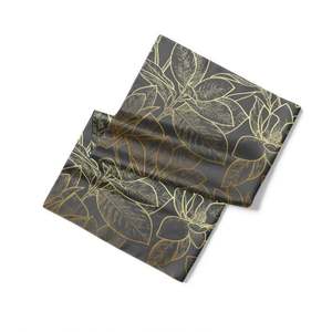 Écharpe en soie pour femmes, écharpe en soie de créateur pour dormir, écharpe en soie personnalisée - Product Image 2