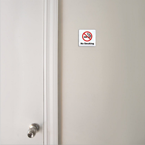 Cartello Pubblicitario Personalizzato in Acrilico Bianco 'Non Fumare' 10x10cm per Case, Centri Commerciali, Aziende e Ospedali - Product Image 3