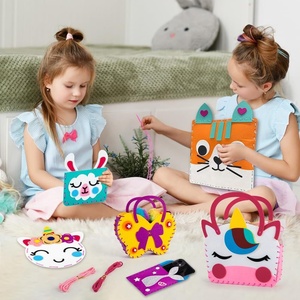 Kit <span class=keywords><strong>de</strong></span> <span class=keywords><strong>couture</strong></span> créatif <span class=keywords><strong>pour</strong></span> enfants, en feutre plastique durable et sac <span class=keywords><strong>de</strong></span> <span class=keywords><strong>couture</strong></span> en tissu, <span class=keywords><strong>cadeau</strong></span> <span class=keywords><strong>de</strong></span> Noël <span class=keywords><strong>pour</strong></span> les passionnés <span class=keywords><strong>de</strong></span> <span class=keywords><strong>couture</strong></span> et <span class=keywords><strong>de</strong></span> tissage - Product Image 4