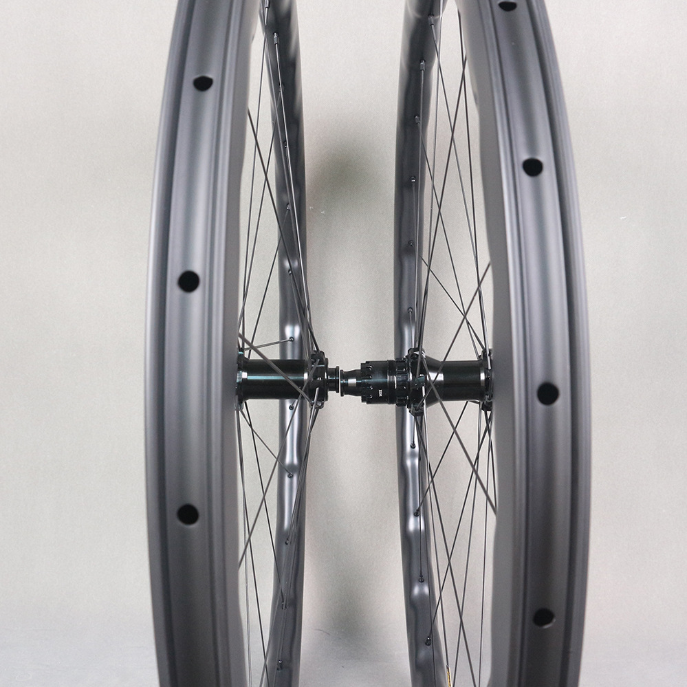 カーボンホイール 超軽量 1050g アルパイン C33　リムブレーキ用 カーボンホイール 超軽量 1050g アルパイン C33 リムブレーキ用