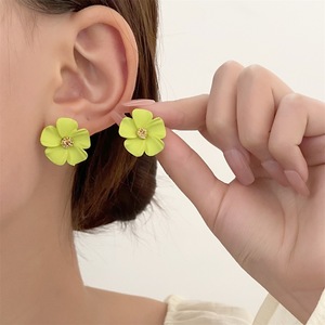 Kore bahar yaz yeni küçük taze çiçek küpe bir kızın tatlı şeftali çiçeği küpe toptan N25214 - Product Image 2