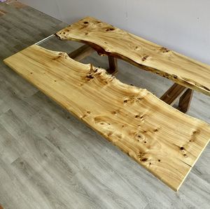 โต๊ะไม้ขอบธรรมชาติฝังอีพ็อกซี่เรซิ่น โต๊ะรับประทานอาหารสไตล์เรียบง่ายไม่ซ้ำใครพร้อมแผ่นไม้ธรรมชาติ บริการ OEM/ODM - Product Image 1