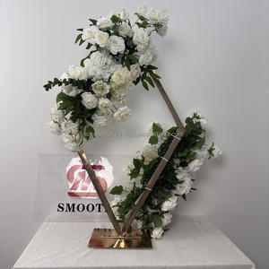 Cadre de lustre en métal doré Offre Spéciale lisse avec diamant Décoration de centre de table de mariage Support à fleurs - Product Image 4