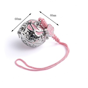 Diffuseur de parfum pour voiture personnalisé avec logo de marque, pendentif clochette rose circulaire 3D motif fleur - Product Image 6