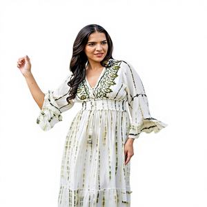 Robe midi bohème en coton à imprimé floral blanc et vert, taille naturelle, coupe trapèze, idéale pour l'été, tenue décontractée ou habillée, pour les vacances et les sorties en plein air. - Product Image 1
