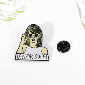Broche <span class=keywords><strong>de</strong></span> esmalte personalizado al por mayor con diseño <span class=keywords><strong>de</strong></span> estrella <span class=keywords><strong>de</strong></span> rock para mujer, niña, insignia retro punk, joyería <span class=keywords><strong>de</strong></span> solapa, regalo - Product Image 1