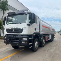 Camión Cisterna de Combustible SINOTRUK HOWO TX 8X4 Profesional para Suministro de Combustible en Obras de Construcción, Gran Capacidad de Carga, Deflector Antisurge en el Interior del Tanque