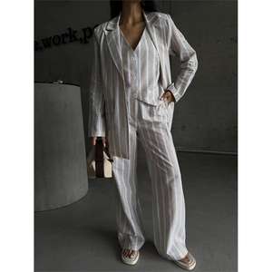 Ensemble de costume pour femme en lin rayé beige, tissu tissé respirant, pantalon large, veste assortie à col en V, tenue décontractée - Product Image 3