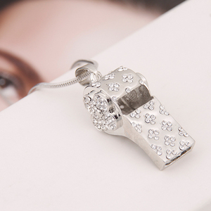 Silbato de Diamante con Diseño de Moda para <span class=keywords><strong>Mujer</strong></span>, Trébol de Cuatro Hojas, Metal de Titanio, Silbato de Autodefensa - Product Image 4