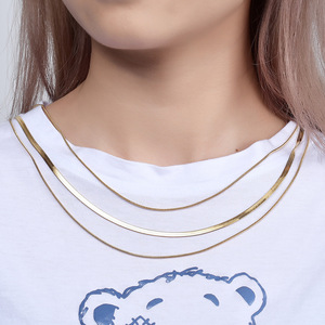 Collar de cadena de serpiente de tres capas estilo europeo-americano, de 4 mm, con hoja de acero inoxidable chapado en oro de 18 quilates, para clavícula, a la moda, de varias capas, regalo diario - Product Image 2