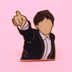 Pin de solapa personalizado Dyle de epoxi negro transparente, insignia de aleación de zinc, pin de esmalte duro de moda Kpop, económico - Product Image 5
