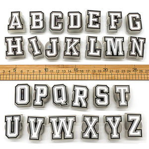 Charm LED Brillante para Zapatos, Letras Blancas y Negras, PVC, para <span class=keywords><strong>Zuecos</strong></span> Deportivos, Zapatillas, Charm LED Personalizado para Zapatos, Decoración para Zapatos de Profesor, Charm al por Mayor - Product Image 2