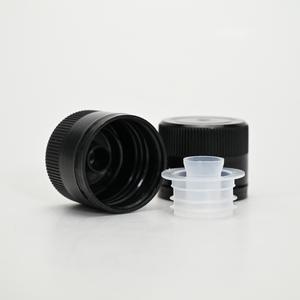 Bouchon à vis en plastique noir et or anti-fuite avec garantie inviolable pour bouteilles de vin, de sauce et d'huile en verre - Product Image 2