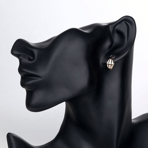 Pendientes de aro gruesos chapados en oro con rayas, joyería de latón hueca geométrica de moda para niños - Product Image 6