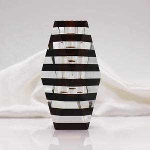 Venta al por mayor de fábrica OEM moda elegante florero <span class=keywords><strong>barato</strong></span> decoración del hogar jarrón de cristal personalizado - Product Image 1