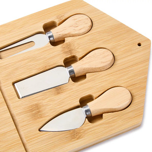 Ensemble de planches à fromage en bambou avec couteau, fourchette et cuillère 40x25cm antidérapant et antibactérien pour servir le fromage - Product Image 3