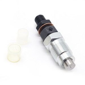 Inyector de Combustible 16001-53000 para Tractores Kubota D755, Pieza de Acero al Carbono - Product Image 2