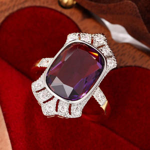 Anello da Cocktail Q352 per Donna con Ametista Naturale Taglio Smeraldo, Design Geometrico, Anelli alla Moda per Fidanzamento - Product Image 3