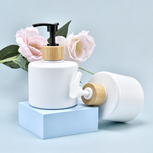 Bouteille de 300 ml en plastique avec pompe pour shampoing, <span class=keywords><strong>gel</strong></span> douche, désinfectant, lotion et après-shampoing – En stock - Product Image 4