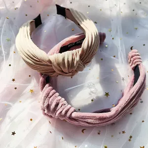 XINZHEN wholesale Cartoon Plastic Hair Bands Flower Girl Bangs Fixed Artifact Hair accessories Headband suppliers