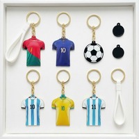 Fußballtrikot Metall-Schlüsselanhänger 3D Fußballshirt Schlüsselring mit Spielernummer Schlüsselanhänger-Set mit Handschlaufe für Team-Fans Souvenir Geschenk