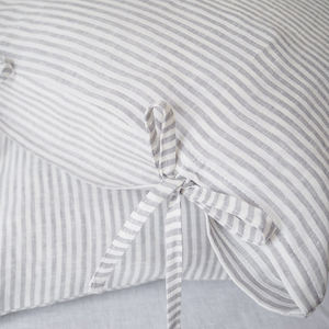 <span class=keywords><strong>Federa</strong></span> per <span class=keywords><strong>Cuscino</strong></span> in Puro Lino con Strisce Grigie, Design Personalizzato per Casa e Hotel, Chiusura con Laccetti - Product Image 3