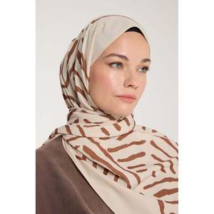 Velo de Protección Solar Pure Tone, Forma de V, Beige Marrón a Rayas, Poliéster, Largo para Mujer, Impresión Digital - Product Image 1