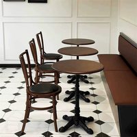 Ensemble table et chaises en bois massif et métal de style traditionnel pour usage commercial, restaurants, avec design antique