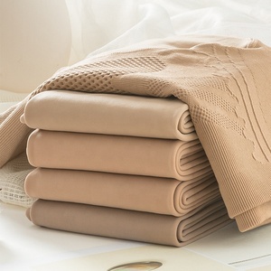 Artefact de jambe nue de bonneterie de lumière d'eau pour des femmes avec des leggings épais de <span class=keywords><strong>couleur</strong></span> <span class=keywords><strong>chair</strong></span> de bonneterie de soie nue d'automne et d'hiver - Product Image 1