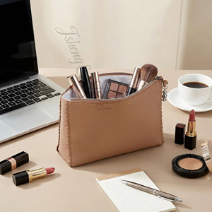 Bolsa de Maquillaje de Cuero PU con Diseño de Oso Adorable, Cierre Seguro, Duradera, Ecológica, Gran Capacidad, para Mujeres, Viajes, para Pañales - Product Image 2