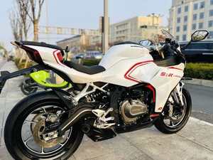 QJMOTOR Racing 421 Sportbike |   Moteur 421cc à quatre cylindres en ligne, 57 kW |   Freins Brembo ABS+TCS Suspension Marzocchi - Product Image 3