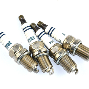 หัวเทียนแก๊สโซลีน TORCH LDK6RTIP รุ่นใหม่ แพลตตินัม สำหรับรถยนต์ VW A3/4/5 หมายเลขอะไหล่แท้ RER8ZWYCB4 ILKR6F11 SILZKR6B10E - Product Image 2
