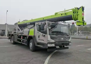 Grúa telescópica ZTC120V de la marca ZOOMLION, mini grúa de 12 toneladas con motor Euro V - Product Image 5