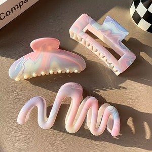 Nouvelle pince à cheveux géométrique irrégulière, grande pince requin en plastique pour femme, idéale pour mariage et fête - Product Image 2