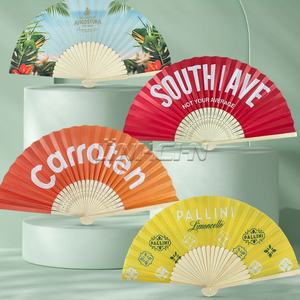 Éventail à main traditionnel chinois pliant décoratif avec logo personnalisé bambou durable avec souvenir technique peint en tissu de soie - Product Image 1