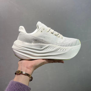 Chaussures de sport rétro de haute qualité pour hommes et femmes avec une excellente absorption des chocs, adaptées à la course et à la marche - Product Image 1