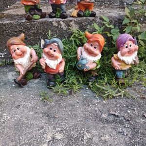 Maceta de cuento de hadas de resina de siete enanitos para jardinería de patio Blancanieves Homestay balcón granja paisajismo - Product Image 3