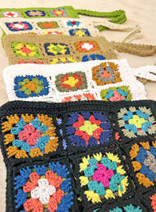 Sac à main en <span class=keywords><strong>crochet</strong></span> <span class=keywords><strong>granny</strong></span> square fait main en gros, sac fourre-tout coloré en patchwork pour femmes - Product Image 3