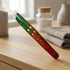 Pinzas Profesionales de Acero Inoxidable Ligeras y Precisas con Punta Inclinada para Depilación Facial y Corporal - Product Image 5
