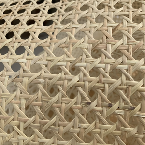 Sangle en rotin rouleau de maille à tissage ouvert rustique pour meubles vintage fabriqué au Vietnam avec poignée en rotin pour la restauration des sièges - Product Image 1