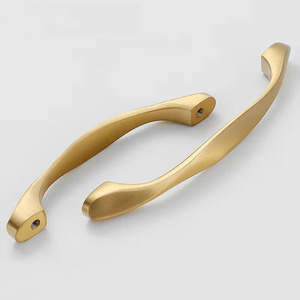 Poignée <span class=keywords><strong>de</strong></span> meuble torsadée moderne en laiton doré, poignée <span class=keywords><strong>de</strong></span> tiroir, poignées <span class=keywords><strong>de</strong></span> meuble <span class=keywords><strong>de</strong></span> cuisine, boutons symétriques, barres - Product Image 4