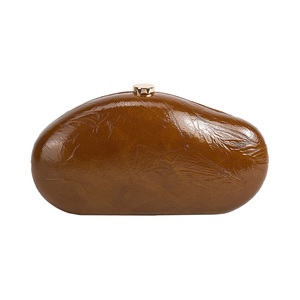 Pochette de soirée élégante en cuir PU pour femme avec chaîne métallique amovible, sac à bandoulière pour les sorties de Noël - Product Image 4