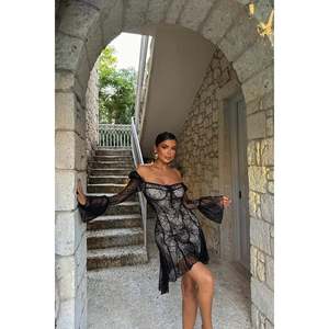 Vestido de Noche Corto de Encaje Negro Tatia - Product Image 5