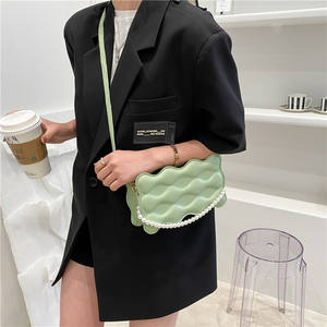 Femme bandoulière carré sac perle chaîne sac à main mode vague <span class=keywords><strong>en</strong></span> cuir Pu décontracté solide Portable Messenger sacs femmes - Product Image 6
