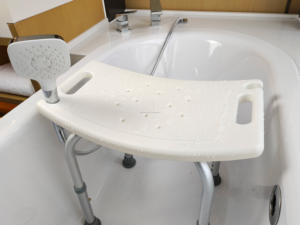 BQ201A ขายส่งสบายห้องน้ำอุจจาระพลาสติกเก้าอี้อาบน้ำสำหรับผู้พิการผู้ใหญ่ - Product Image 5